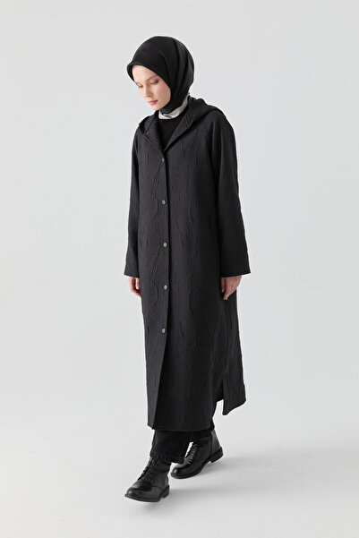 Tuğba Çıtçıt Kapamalı Yırtmaçlı Kapitone Kap - Siyah