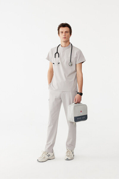 SAR UNIFORM طقم زي موحد للممرضات والأطباء من ليكرا باللون الرمادي الفاتح من ك...