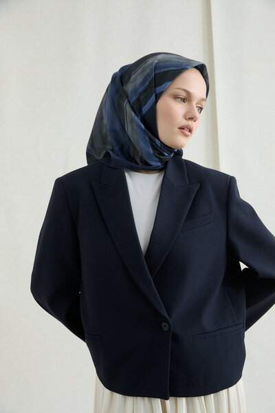 cs camellia scarf وشاح إلينورا الناعم - أزرق داكن
