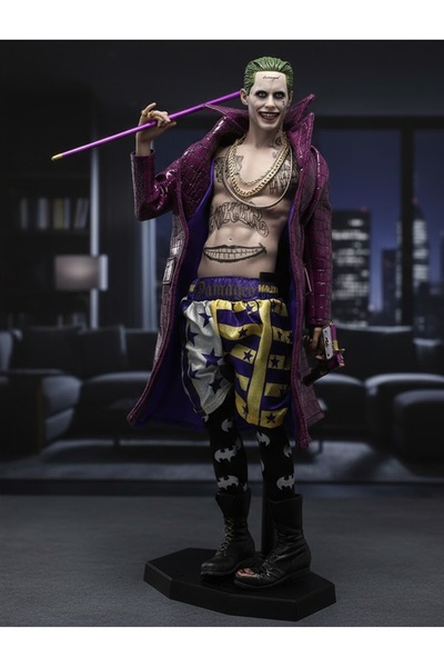 Kuzey Tacı Suicide Squad - The Joker Dev Boy Premium Figür - Mor Timsah Deris...