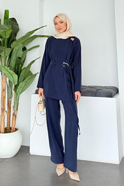 Şulemoda Giyim بدلة كوبيرا بتفاصيل على الكتف باللون الأزرق الداكن