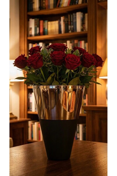 Candle Vase Το Κορυφαίο της Πολυτέλειας: Χειροποίητο Ματ Μαύρο & Ασημί Τιτάνι...