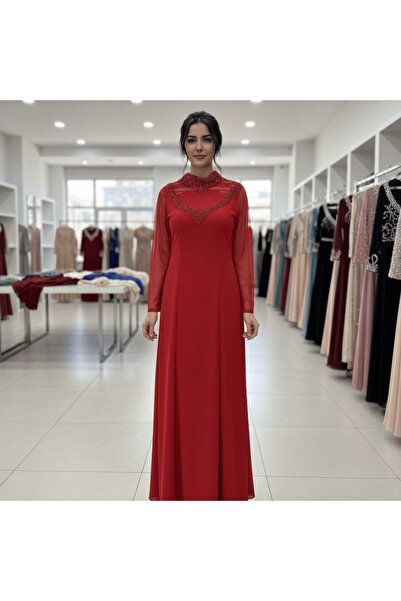 alqarat فستان سهرة مطرز بكلمة "أثير"