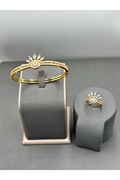 Treasures A jewelry set consisting of a bracelet and a ring