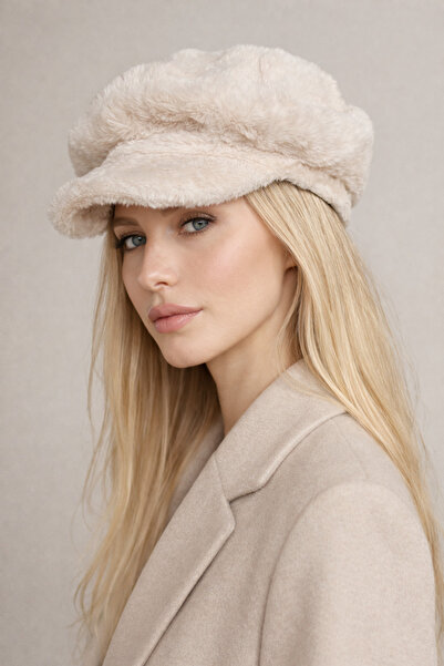 Şirin Giyim Aksesuar Дамска шапка от мека плюшена материя в цвят екрю - с коз...