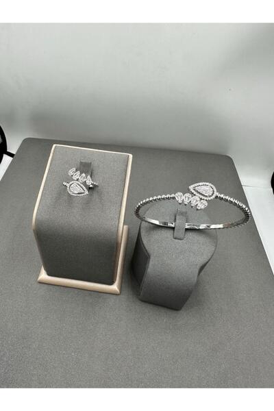 Treasures A jewelry set consisting of a bracelet and a ring