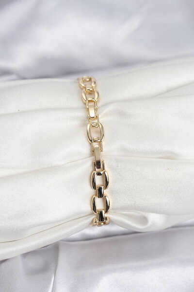 Lisinya سوار نسائي من سلسلة VIP باللون الذهبي النحاسي موديل زركون ستون -