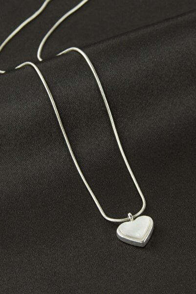 FREEDOM STOREE قلادة على شكل قلب