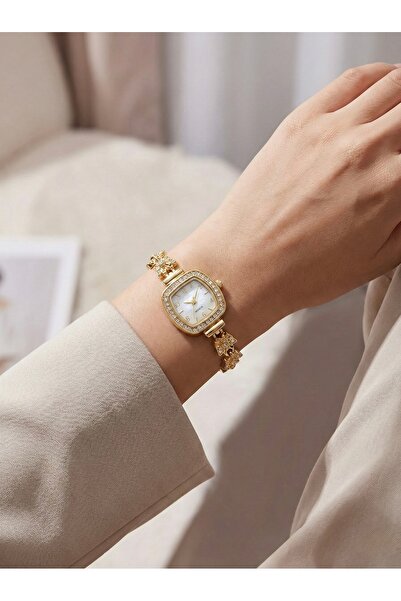 KLISHE Butik Kadın Saat Altın Renk Taşlı Çelik Vintage Kelebek Detaylı Kol Sa...