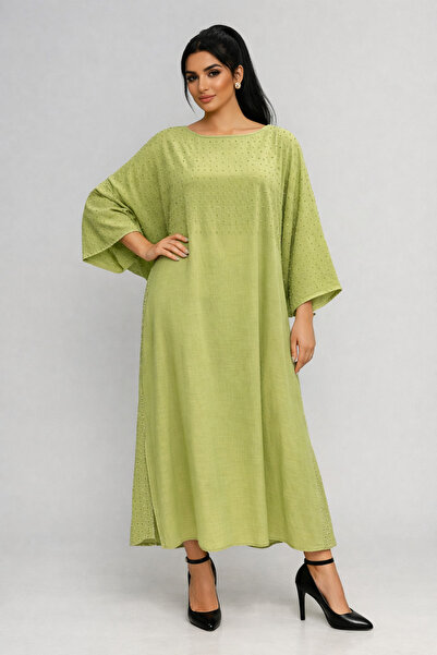 Al Afnan Boutique An elegant jalabiya made of lightweight linen fabric, delic...