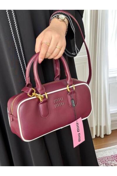 Generic Shoulder bag with accessories