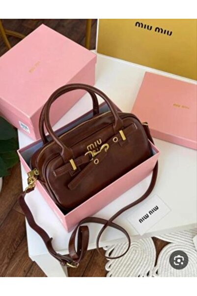 Generic Shoulder bag with accessories