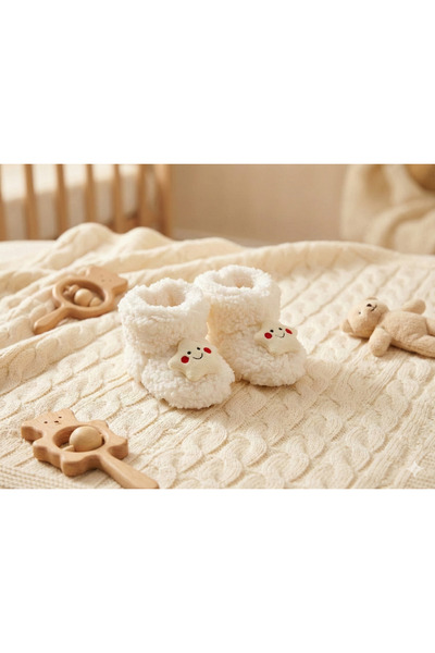 CloudStone Unisex Beyaz Peluş Yıldızlı Kışlık Panduf Bot