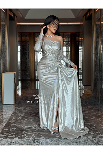 Warazan Evening dress with a rose motif at the waist