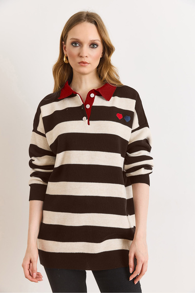 Olalook Kadın Acı Kahve Yaka Detaylı Kalp Nakışlı Polo Yaka Triko Kazak KZK-1...