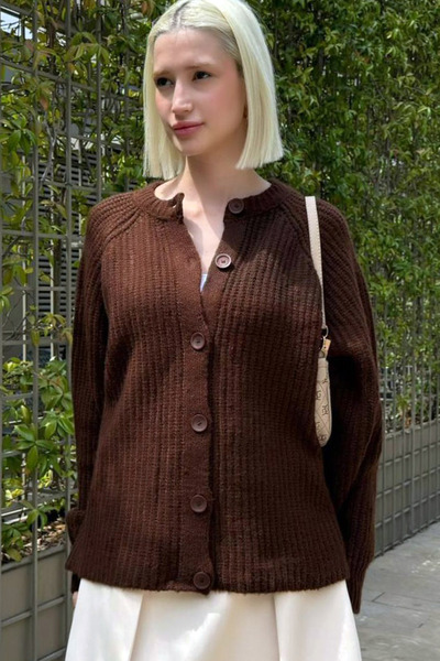 MissKybele Yuvarlak Sıfır Yakalı Uzun Kollu Düğme Kapamalı Rahat Kesim Kalın ...