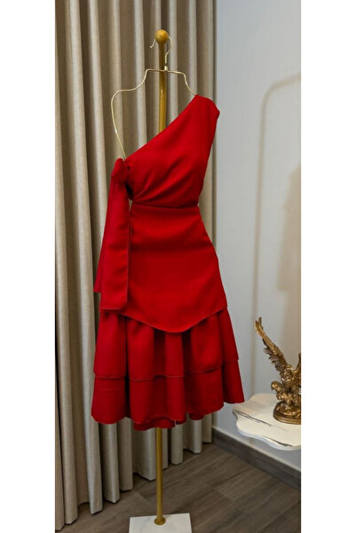 AREEJ FASHION A short evening dress with a bold, modern design.