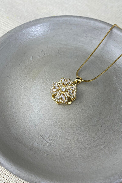 Brethils Stress Necklace Rotating Clover with Zircon Stone, Does Not Tarnish,...