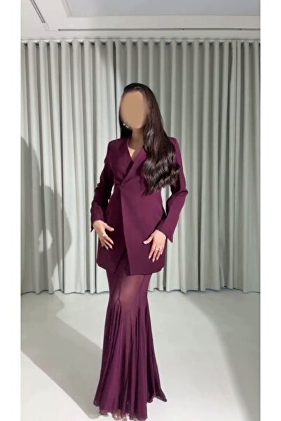 Azyaa Al-Amira طقم سهرة فاخر باللون البرغندي: بليزر طويل وتنورة شيفون بتصميم ...