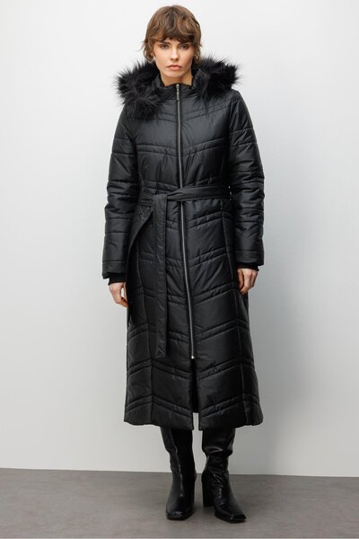 Micca Soft Elyaf Dolgulu Peluş Detaylı Astarlı Zamansız Kaban Manto-Siyah