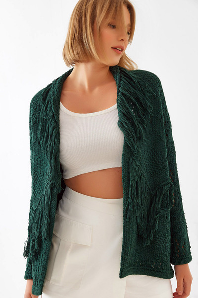 Yeslena Yaka ve Göğsü Püsküllü V Yakalı Delikli Rahat Kesim Uzun Kollu Düşük ...