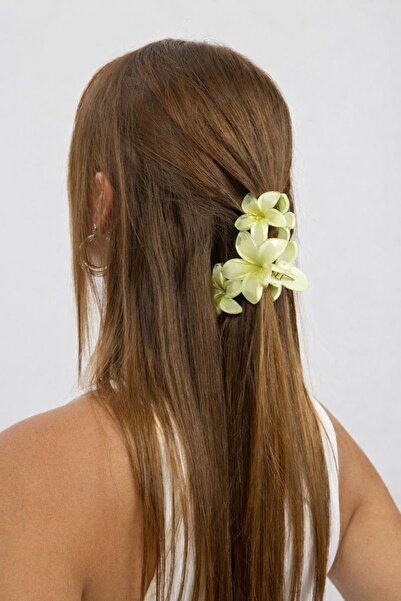 New Obsessions Triple Floral Latch Hair Clip
