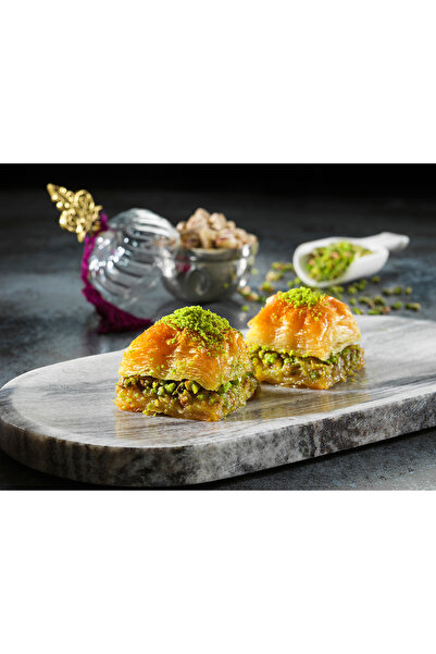 Güllüoğlu Kübban Fıstıklı Özel Kare Baklava - 1kg