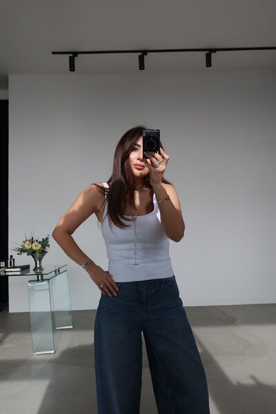 Özge Özgenç Kendinden Fitilli Askılı Atlet