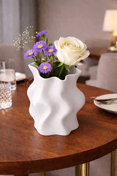 Vescarri Asymmetrical Formed Decorative Vase – Irregular Modern Design
