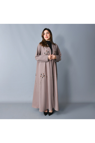 HAWRAA ABAYA Abaya with a soft and flowing design, decorated with embroidery ...