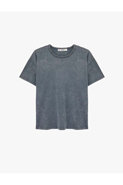 Koton Βαμβακερό κοντομάνικο μπλουζάκι με λαιμόκοψη ποδηλατικού τύπου που πλέν...