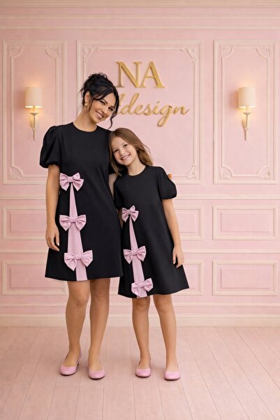 NA ADDESIGN Φόρεμα μαμάς-κόρης με μαύρο και ροζ φιόγκο (η τιμή είναι διαχωρισ...