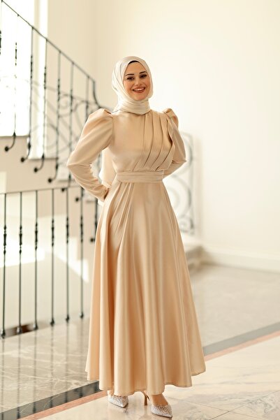 By Atelier MEVA Kadın Bej Önü Pileli Uzun Kloş Etek Kemerli Modern Elbise/Abiye