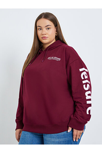 Styli Women Plus Size Burgundy Slogan Hoodie