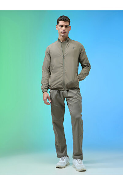 Technosport By Styli جاكيت رياضي رجالي ياقة مرتفعة متوسطة الطول قصة ضيقة بتقن...