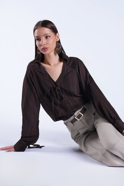 Trend Alaçatı Stili Women's brown oversized shirt with lace detail and draped...