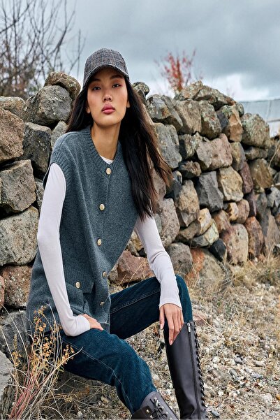 Tığ Triko Düğme Ve Cep Detaylı Yün Süveter ANTRASİT