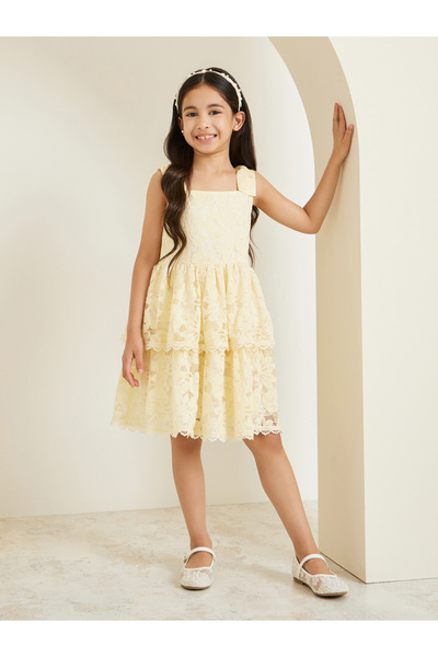 Styli فستان بناتي أصفر اللون من الدانتيل ذو طبقات