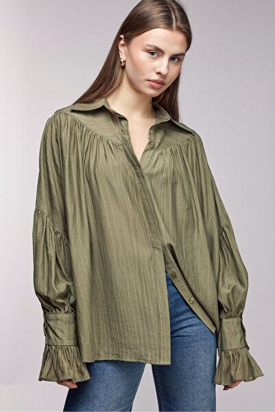 Saade Haki Kadın Oversize Büzgülü Düşük Omuz Dokulu Gömlek - Manşet Detaylı