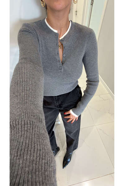 BİRCANÇİL Firian Gray Ecru Buttoned Knitwear