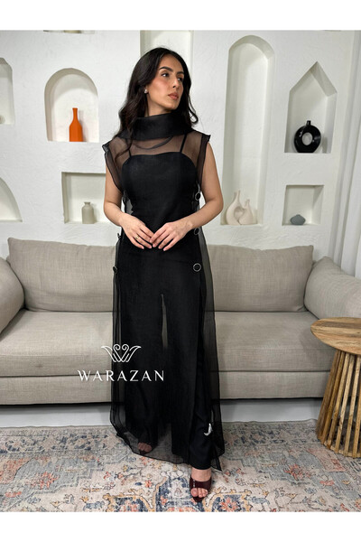 Warazan A jumpsuit with a beautiful style and an elegant cut