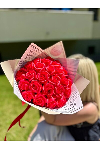 Buchetezie Women's Gift Bouquet Scarlet Stories Bouquet with Soap Roses