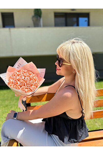 Buchetezie Women's Gift Bouquet Sunday Blush Bouquet with Soap Roses