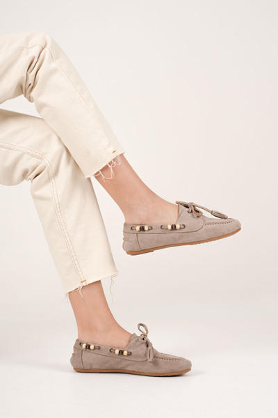 Zerenyus حذاء ساساني بريميوم من جلد الغزال المزخرف بالخرز للاستخدام اليومي