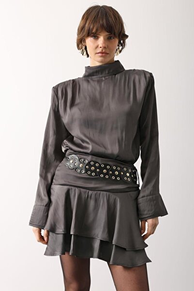 Trend Alaçatı Stili Women's anthracite belt detailed satin mini skirt alc-x15206