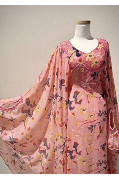 Arya Gift containing a detailed piece