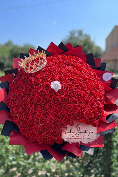 Marlyo Shop Bouquet of 201 roses, glitter and crown