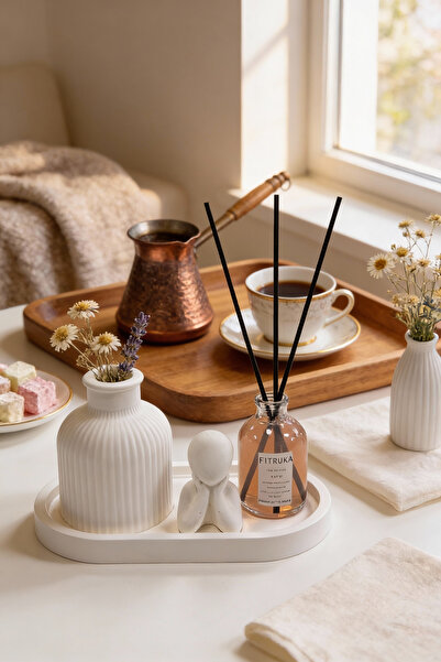 Fitruka Pudra Kokulu Oda Kokusu & Dekoratif Vazo Seti – Minimal Tepsi Üzerind...