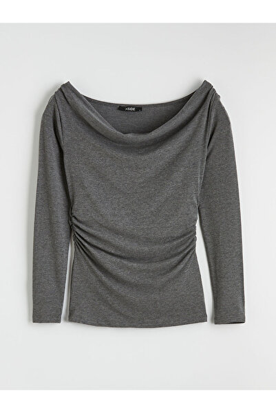 LC Waikiki Shining Store'dan Işıltılı Seçimler Geniş Roba Yaka Büzgülü Bluz