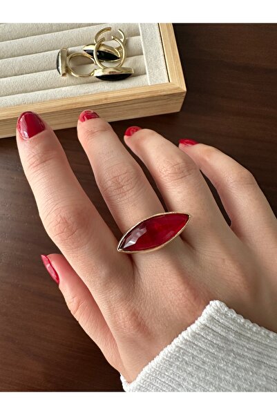 ringbox Red Stone Shuttle Ring